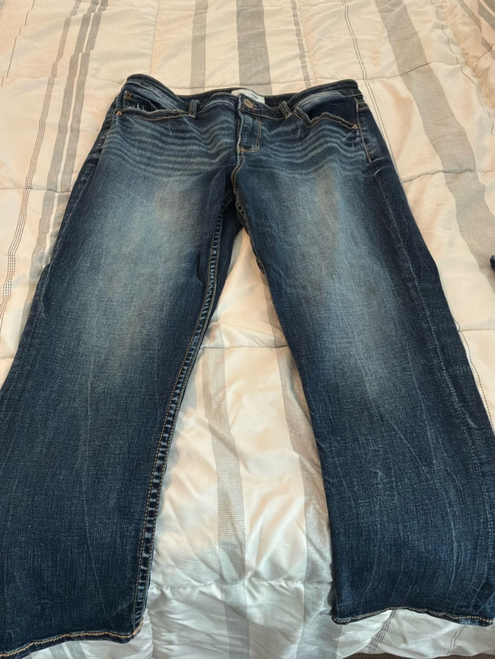 Women's Dark Blue Washed Jeans Ankle Length. BKE Gabby style.